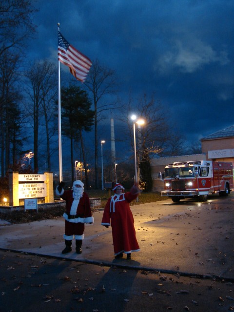 Santa and Mrs Claus visit Orchard Beach