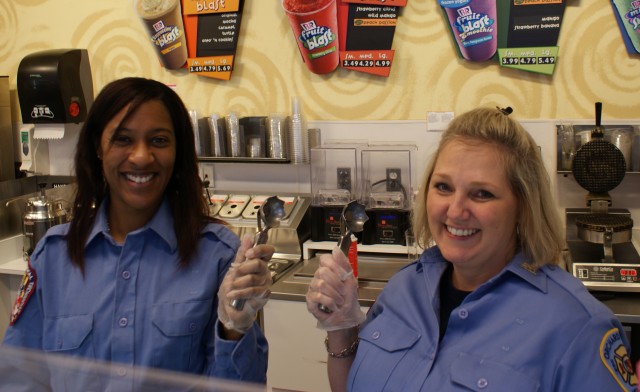 Tammy and Phnonia at 31 cent scoop day at Baskin Robbins - April 2009